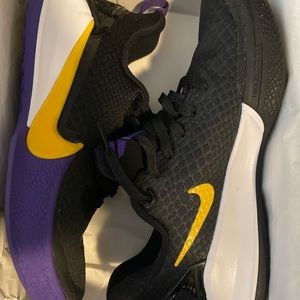 Kobe Mamba Focus shoes size 5 women’s 3.5 men’s worn only once.